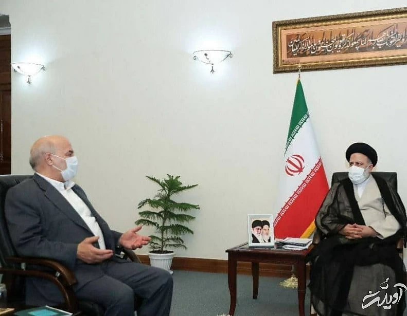 طرز نشستن عیسی کلانتری در برابر رئیسی، سوژه کاربران فضای مجازی شد/ عکس /